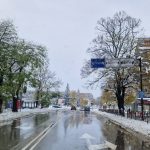Продължава работата по снегопочистване на общинската пътна мрежа
