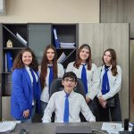 Ученици от Първа гимназия гостуваха на областния управител на Търговище
