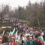 С ритуал за полагане на венци и цветя и празник на площада Търговище отбеляза Трети март