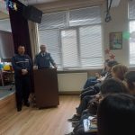 Ръководни служители на „Пътна полиция“ се срещнаха със зрелостници от търговищко училище