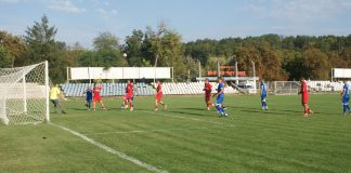 Дузпа, греда и червен картон: Светкавица-2014 загуби областното дерби
